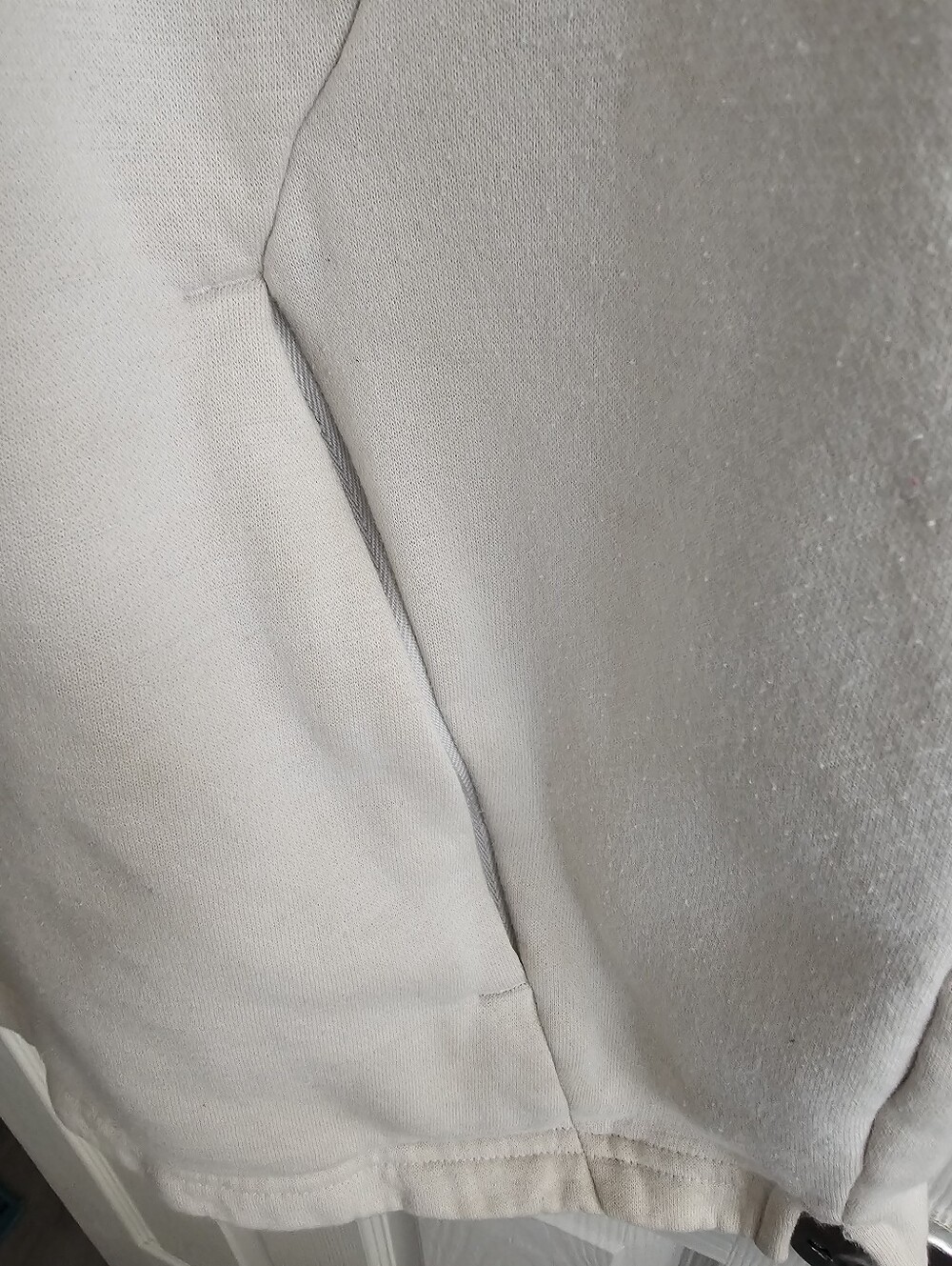 Under Armour Sleeveless Cream Hoodie with Distressed Black Bull Graphic SIZE XL - Picture 6 of 14